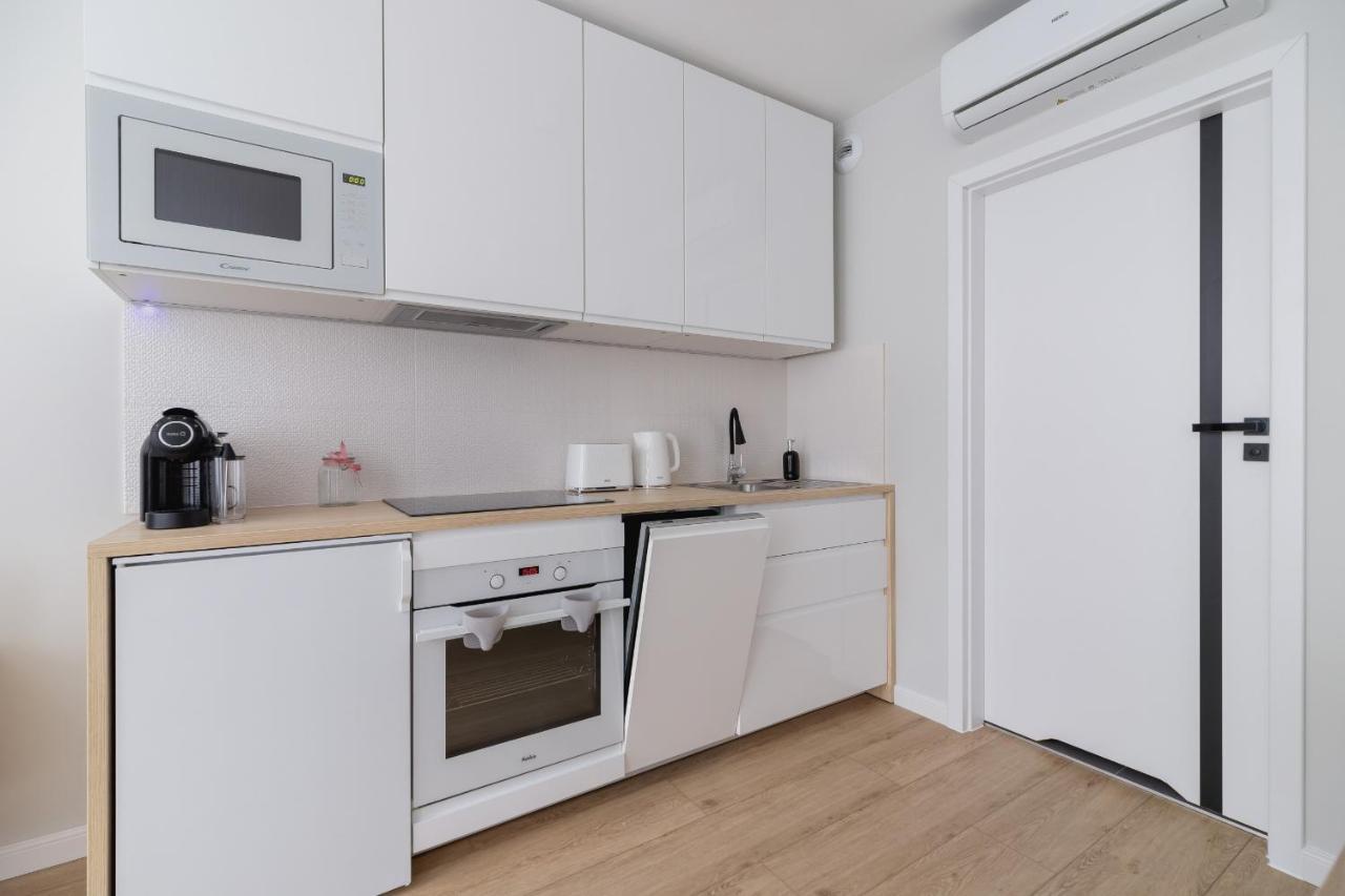 City Studio With Ac Czarnowiejska By Renters Krasków Eksteriør bilde