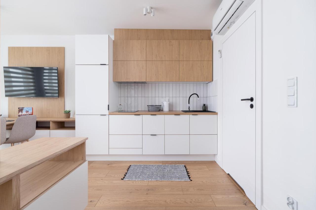 City Studio With Ac Czarnowiejska By Renters Krasków Eksteriør bilde